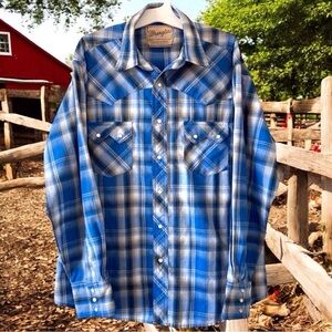 True Vintage Wrangler Blue and White Casual Button Down Shirt western rodeo